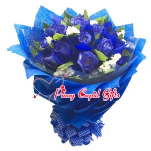 18 Blue Roses in a Hand Bouquet