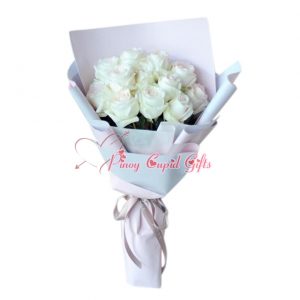 12 imported white roses
