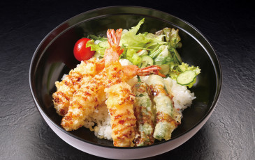 Rice topped with crispy prawn tempura.