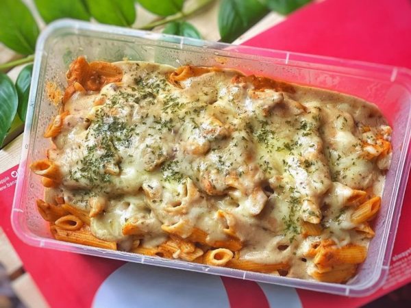 Creamy Cheesy Penne Family platter by Banapple