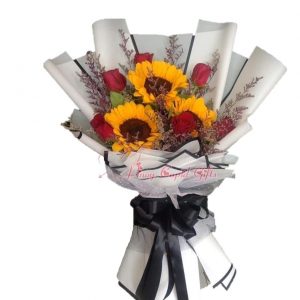 3pcs sunflower with Roses in a Bouquet