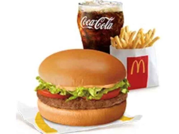 Burger Mcdo with Lettuce and Tomatoes with Small Fries and Drink