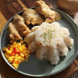 Buttermilk Fried Chicken with Parsley Cream Sauce-Banapple