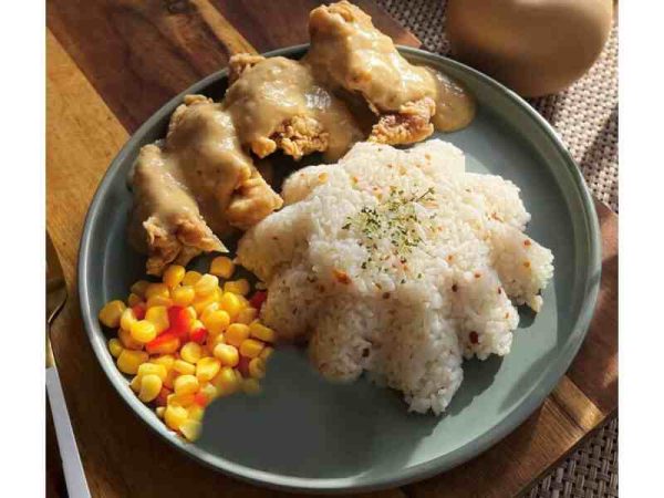 Buttermilk Fried Chicken with Parsley Cream Sauce-Banapple